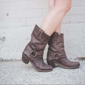 Frye Women's Brown Carmen Harness Short 6